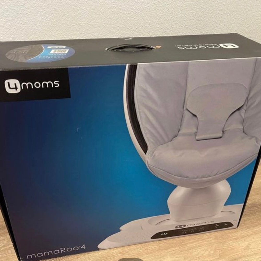 MamaRoo baby swing